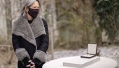 НОБЕЛ НА ВРАТА: Престижна награда уручена америчкој песникињи Луиз Глик НОБЕЛ НА ВРАТА: Престижна награда уручена америчкој песникињи Луиз Глик