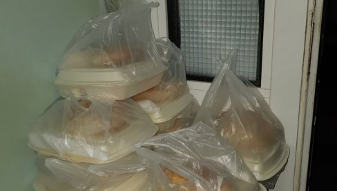 MILICA OBJAVILA SLIKU ISPRED KOVID BOLNICE: O ovom statusu priča cela Srbija - Malo svetla u ovom mraku (FOTO) MILICA OBJAVILA SLIKU ISPRED KOVID BOLNICE: O ovom statusu priča cela Srbija - Malo svetla u ovom mraku (FOTO)