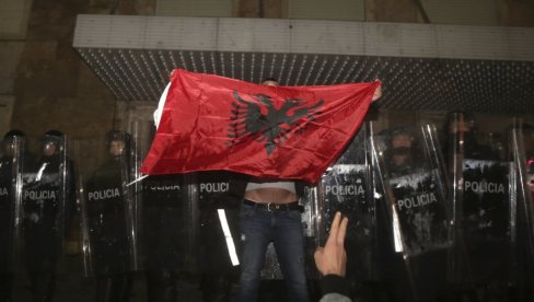ALBANCI U ŠOKU: Za UEFA je Kosovo Srbija, užas, šta se ovo dešava?! ALBANCI U ŠOKU: Za UEFA je Kosovo Srbija, užas, šta se ovo dešava?!