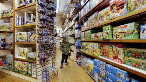 ИГРАЧКЕ У СРБИЈИ НАЈСКУПЉЕ У ЕВРОПИ: У Дексику и Пертинију цене веће и за 30 одсто него у продавницама у Бечу ИГРАЧКЕ У СРБИЈИ НАЈСКУПЉЕ У ЕВРОПИ: У Дексику и Пертинију цене веће и за 30 одсто него у продавницама у Бечу