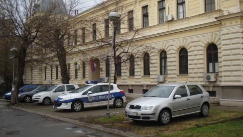 УХАПШЕН ЗБОГ ПРОНЕВЕРЕ: Из здравствене установе и школе у Пожаревцу узимао рачунаре, па их продавао УХАПШЕН ЗБОГ ПРОНЕВЕРЕ: Из здравствене установе и школе у Пожаревцу узимао рачунаре, па их продавао
