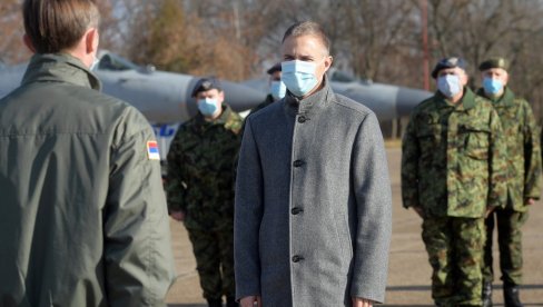 МИНИСТАР СТЕФАНОВИЋ: Квази стручњаци нападају идеју јаке Војске МИНИСТАР СТЕФАНОВИЋ: Квази стручњаци нападају идеју јаке Војске