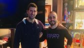 NOVAK MAESTRO: Đoković pokazao kako barata muzičkim instrumentom (FOTO) NOVAK MAESTRO: Đoković pokazao kako barata muzičkim instrumentom (FOTO)