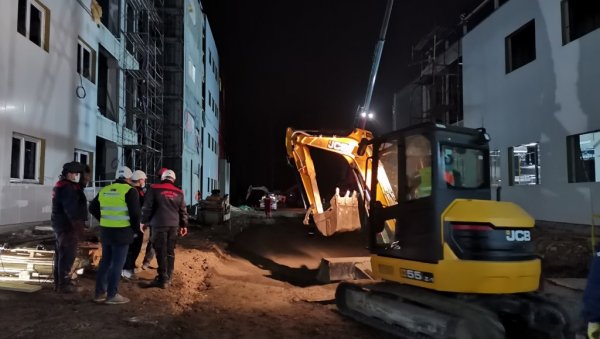 УСКОРО ОТВАРАЊЕ: Ковид болницу у Крушевцу прикључују на мрежу, због радова овај део града без воде УСКОРО ОТВАРАЊЕ: Ковид болницу у Крушевцу прикључују на мрежу, због радова овај део града без воде