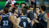 I TO SE DESILO: Italijani čekali godinu dana prenos košarke, prekinuli ga zbog skupštine (FOTO) I TO SE DESILO: Italijani čekali godinu dana prenos košarke, prekinuli ga zbog skupštine (FOTO)
