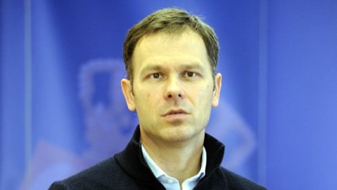 ПОКЛОН ОД ЧОРБЕ: Синиша Мали у кабинету има посебан сувенир (ФОТО) ПОКЛОН ОД ЧОРБЕ: Синиша Мали у кабинету има посебан сувенир (ФОТО)