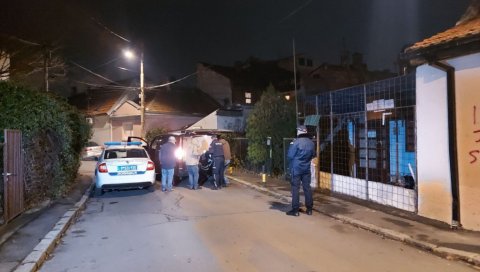 УБИЈЕН МУШКАРАЦ М. К. КОД ПОДУЈЕВА: Ухапшен осумњичени, користио ватрено оружеје УБИЈЕН МУШКАРАЦ М. К. КОД ПОДУЈЕВА: Ухапшен осумњичени, користио ватрено оружеје