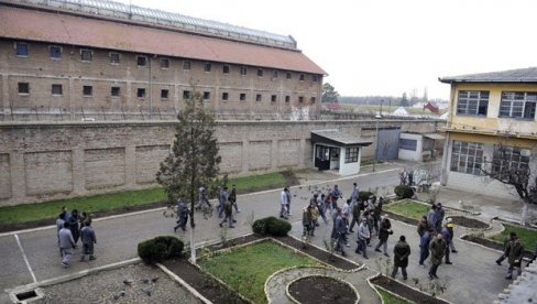 ПОЖАР У ЗАБЕЛИ: Ватрена стихија букнула у најчуванијем затвору у Србији, двојицу једва спасли