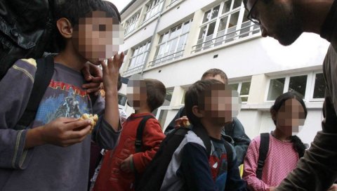 ОМОГУЋИТИ СВОЈ ДЕЦИ УПИС У МАТИЧНЕ КЊИГЕ: Поводом Међународног дана људских права упућен апел Влади ОМОГУЋИТИ СВОЈ ДЕЦИ УПИС У МАТИЧНЕ КЊИГЕ: Поводом Међународног дана људских права упућен апел Влади