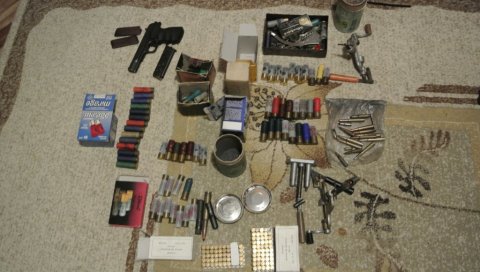 АКЦИЈА ПОЛИЦИЈЕ У БИЈЕЉИНИ: Девет претреса због оружја, ево шта је све откривено АКЦИЈА ПОЛИЦИЈЕ У БИЈЕЉИНИ: Девет претреса због оружја, ево шта је све откривено