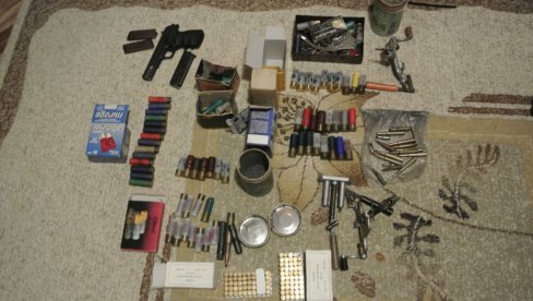 AKCIJA POLICIJE U BIJELJINI: Devet pretresa zbog oružja, evo šta je sve otkriveno AKCIJA POLICIJE U BIJELJINI: Devet pretresa zbog oružja, evo šta je sve otkriveno