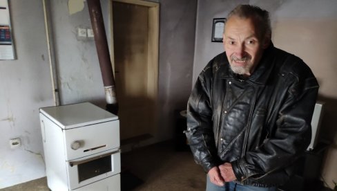СТИГЛИ ШПОРЕТ И ДРВА: Милану Момирском из Зрењанина, који 13 година живи у кући без струје, допремљена прва помоћ СТИГЛИ ШПОРЕТ И ДРВА: Милану Момирском из Зрењанина, који 13 година живи у кући без струје, допремљена прва помоћ