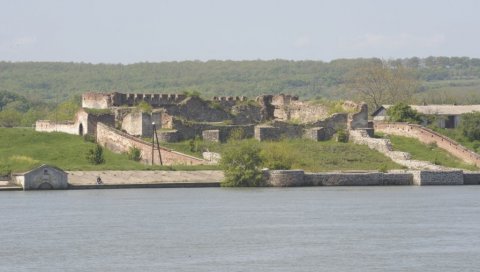ВЕЛИКО ОТКРИЋЕ У ВИШЕГРАДСКОЈ ТВРЂАВИ: Пронађена колекција оружја из 16. и 17. века (ФОТО) ВЕЛИКО ОТКРИЋЕ У ВИШЕГРАДСКОЈ ТВРЂАВИ: Пронађена колекција оружја из 16. и 17. века (ФОТО)