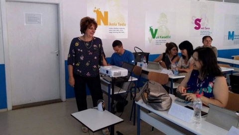 ПРИЗНАЊЕ ЗА ВРЕДАН РАД: Виолета Живковић из Параћина потпредседница Скупштине Савеза учитеља Републике Србије ПРИЗНАЊЕ ЗА ВРЕДАН РАД: Виолета Живковић из Параћина потпредседница Скупштине Савеза учитеља Републике Србије