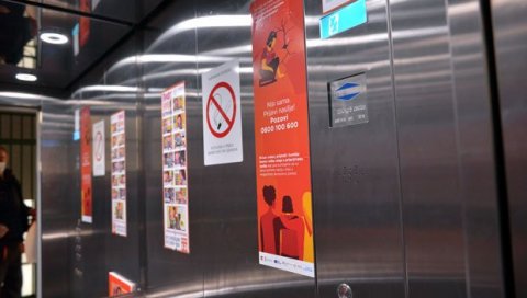 НИСИ САМА, ПРИЈАВИ НАСИЉЕ: Плакати са бројем телефона биће истакнути у 5.000 лифтова НИСИ САМА, ПРИЈАВИ НАСИЉЕ: Плакати са бројем телефона биће истакнути у 5.000 лифтова