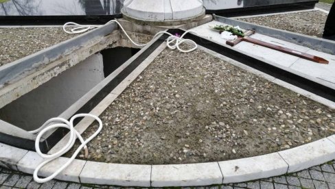 OVDE ĆE POČIVATI DŽEJ! Odmah pored velikog srpskog glumca u Aleji zaslužnih građana (FOTO) OVDE ĆE POČIVATI DŽEJ! Odmah pored velikog srpskog glumca u Aleji zaslužnih građana (FOTO)
