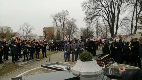 ДОЧЕКАЛА ГА НЕДЕЉА: Река људи иза Џејевог ковчега (ВИДЕО) ДОЧЕКАЛА ГА НЕДЕЉА: Река људи иза Џејевог ковчега (ВИДЕО)