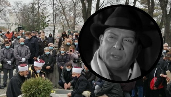 ПРЕСЕЛИО СЕ У ВЕЧНОСТ УЗ ЗВУКЕ ВИОЛИНА: Сахрањен Џеј Рамадановски, легендо памтиће те Србија (ФОТО/ВИДЕО) ПРЕСЕЛИО СЕ У ВЕЧНОСТ УЗ ЗВУКЕ ВИОЛИНА: Сахрањен Џеј Рамадановски, легендо памтиће те Србија (ФОТО/ВИДЕО)
