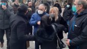 DŽEJEVOJ ĆERKI MARIJI I NADI POZLILO NA SAHRANI: LJudi im pritekli u pomoć! (FOTO/VIDEO) DŽEJEVOJ ĆERKI MARIJI I NADI POZLILO NA SAHRANI: LJudi im pritekli u pomoć! (FOTO/VIDEO)