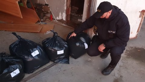 ЗАПЛЕНИЛИ НЕЛЕГАЛНУ РОБУ: Акција против трговине дувана и цигарета на црно у БиХ (ФОТО) ЗАПЛЕНИЛИ НЕЛЕГАЛНУ РОБУ: Акција против трговине дувана и цигарета на црно у БиХ (ФОТО)