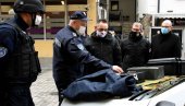 МИНИСТАР У КОПНЕНОЈ ЗОНИ БЕЗБЕДНОСТИ: Вулин уручио возила и опрему (ФОТО) МИНИСТАР У КОПНЕНОЈ ЗОНИ БЕЗБЕДНОСТИ: Вулин уручио возила и опрему (ФОТО)