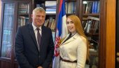 RUSKA DOKTORKA BESPLATNO LEČI SRBE: Evo šta kaže o vakcini protiv korone (VIDEO) RUSKA DOKTORKA BESPLATNO LEČI SRBE: Evo šta kaže o vakcini protiv korone (VIDEO)