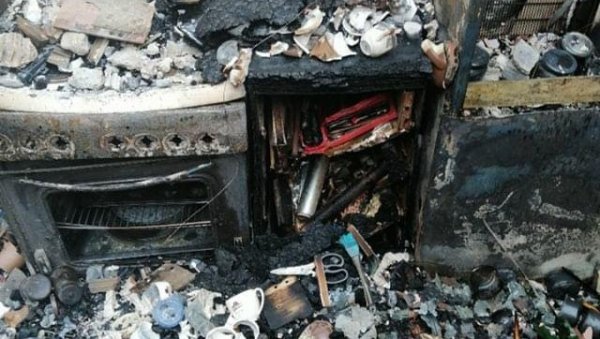ИЗГОРЕЛЕ КУЋЕ СРПСКИХ ПОВРАТНИКА У НОВАКАМА: Још један удар на Србе из Призрена ИЗГОРЕЛЕ КУЋЕ СРПСКИХ ПОВРАТНИКА У НОВАКАМА: Још један удар на Србе из Призрена
