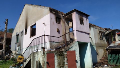 СРЕЋНИ ШТО ЈЕ ГЛАВА НА РАМЕНИМА: Четири породице у Ресавици чији су станови изгорели у пожару почињу од нуле СРЕЋНИ ШТО ЈЕ ГЛАВА НА РАМЕНИМА: Четири породице у Ресавици чији су станови изгорели у пожару почињу од нуле