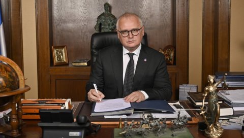 ГОРАН ВЕСИЋ ОБЈАВИО НОВОСТИ: Највише признање града носиће назив “Награда града Београда - деспот Стефан Лазаревић” (ФОТО) ГОРАН ВЕСИЋ ОБЈАВИО НОВОСТИ: Највише признање града носиће назив “Награда града Београда - деспот Стефан Лазаревић” (ФОТО)
