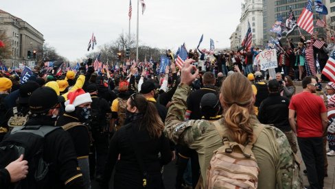 НАРОД НЕЋЕ БАЈДЕНА: Велики протест у Вашингтону, људи хоће Трампа за председника (ФОТО/ВИДЕО) НАРОД НЕЋЕ БАЈДЕНА: Велики протест у Вашингтону, људи хоће Трампа за председника (ФОТО/ВИДЕО)