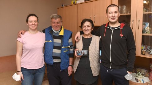 MISLE DA JE SVE SAMO SAN: Radost u domu porodice koja je dobila stan u Beogradu u nagradnoj igri Uzmi račun i pobedi MISLE DA JE SVE SAMO SAN: Radost u domu porodice koja je dobila stan u Beogradu u nagradnoj igri Uzmi račun i pobedi