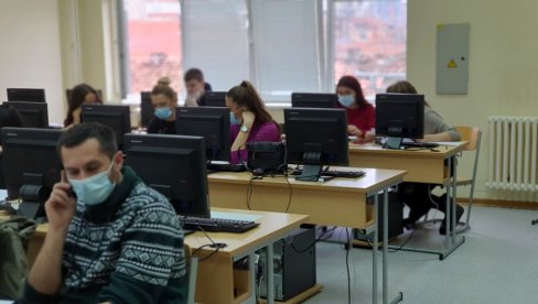 ЂАЦИ У БОРБИ ПРОТИВ КОРОНЕ: У краљевачкој Медицинској школи отворен кови кол центар, ученици помажу суграђанима ЂАЦИ У БОРБИ ПРОТИВ КОРОНЕ: У краљевачкој Медицинској школи отворен кови кол центар, ученици помажу суграђанима