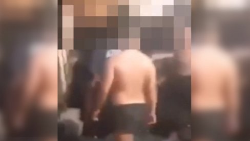 JEZIVI SNIMAK MALOLETNIČKOG NASILJA U LESKOVCU: Mladiću gazili po vratu i tukli ga, time se hvalili po internetu (VIDEO) JEZIVI SNIMAK MALOLETNIČKOG NASILJA U LESKOVCU: Mladiću gazili po vratu i tukli ga, time se hvalili po internetu (VIDEO)