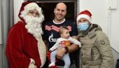 ОД РОЂЕЊА МОГ - ЗВЕЗДА ПОКРЕНУЛА НОВУ АКЦИЈУ: Срнић делио поклоне најмлађим звездашима ОД РОЂЕЊА МОГ - ЗВЕЗДА ПОКРЕНУЛА НОВУ АКЦИЈУ: Срнић делио поклоне најмлађим звездашима
