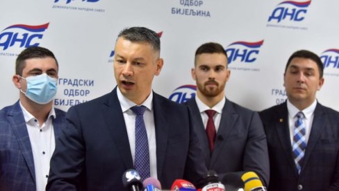 ДНС ПОДРЖАО ПЕТРОВИЋА: Опозиција близу формирања скупштинске већине у Бијељини ДНС ПОДРЖАО ПЕТРОВИЋА: Опозиција близу формирања скупштинске већине у Бијељини