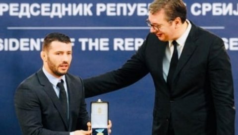ХВАЛА, ШАМПИОНЕ ЗА СВЕ: Председник Србије Александар Вучић захвалио се великом Штефанеку ХВАЛА, ШАМПИОНЕ ЗА СВЕ: Председник Србије Александар Вучић захвалио се великом Штефанеку