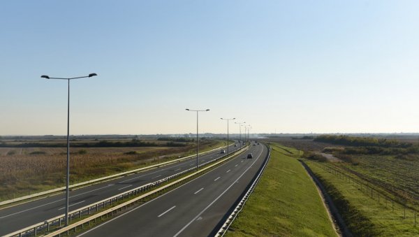 ОДЛИЧНЕ ВЕСТИ ЗА ГРАЂАНЕ СРБИЈЕ: Ускоро се отвара још 14 км новог ауто-пута и 30 км брзе саобраћајнице ОДЛИЧНЕ ВЕСТИ ЗА ГРАЂАНЕ СРБИЈЕ: Ускоро се отвара још 14 км новог ауто-пута и 30 км брзе саобраћајнице