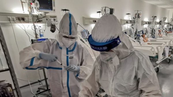 ПОЛИЦИЈСКИ ЧАС ЗА НОВУ ГОДИНУ? Вирус корона не посустаје, Кризни штаб данас одлучује о мерама током предстојећих празника ПОЛИЦИЈСКИ ЧАС ЗА НОВУ ГОДИНУ? Вирус корона не посустаје, Кризни штаб данас одлучује о мерама током предстојећих празника