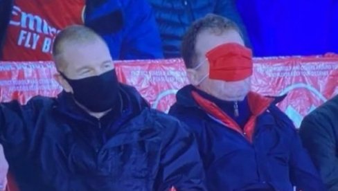 MASKA PREKO OČIJU JEDINI SPAS: Navijač Arsenala pokazao šta misli o igri Artetinih izabranika MASKA PREKO OČIJU JEDINI SPAS: Navijač Arsenala pokazao šta misli o igri Artetinih izabranika