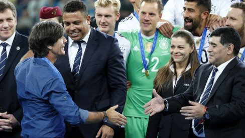 RONALDO OTKRIO PRIČU O MARADONINA DVA SATA: Uvek ih je nosio, a onda je jedan dao Brazilcu RONALDO OTKRIO PRIČU O MARADONINA DVA SATA: Uvek ih je nosio, a onda je jedan dao Brazilcu