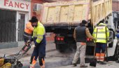 KRPLJENJE UDARNIH RUPA: U Jagodini se koristi svaki lep dan za rad