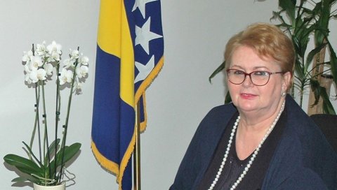 СКАНДАЛ МИНИСТАРКЕ СПОЉНИХ ПОСЛОВА БИХ: Бисера Турковић покушала да уђе у Немачку са фалсификованим ПЦР тестом и наоружаном пратњом? СКАНДАЛ МИНИСТАРКЕ СПОЉНИХ ПОСЛОВА БИХ: Бисера Турковић покушала да уђе у Немачку са фалсификованим ПЦР тестом и наоружаном пратњом?