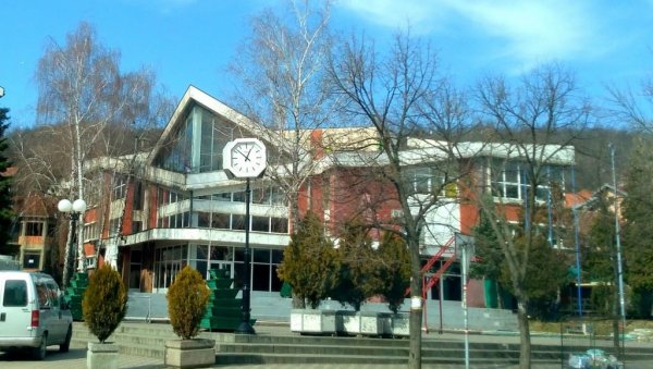 УСКРШЊА ЗАБАВА ЗА ДЕЦУ: Манифестација испред Центра за културу у Кучеву (ФОТО) УСКРШЊА ЗАБАВА ЗА ДЕЦУ: Манифестација испред Центра за културу у Кучеву (ФОТО)