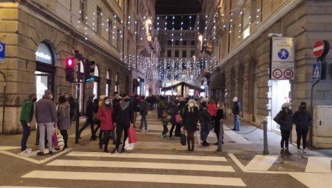 БОЈАЗАН ОД БОЖИЋА: У Италији се најављују хитне строге мере како би се зауставило избијање новог, још опаснијег таласа епидемије БОЈАЗАН ОД БОЖИЋА: У Италији се најављују хитне строге мере како би се зауставило избијање новог, још опаснијег таласа епидемије