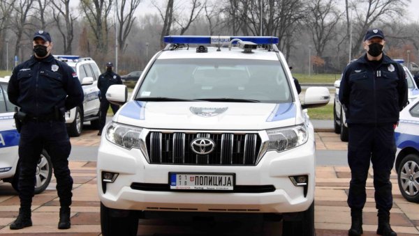 АПЕЛ ЗА ВОЗАЧЕ: МУП послао важну поруку везану за предстојеће празнике АПЕЛ ЗА ВОЗАЧЕ: МУП послао важну поруку везану за предстојеће празнике