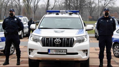 APEL ZA VOZAČE: MUP poslao važnu poruku vezanu za predstojeće praznike APEL ZA VOZAČE: MUP poslao važnu poruku vezanu za predstojeće praznike