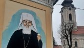МУРАЛ И У ВРШЦУ: Портрет патријарха Иринеја освануо на згради МЗ Жива Јовановић МУРАЛ И У ВРШЦУ: Портрет патријарха Иринеја освануо на згради МЗ Жива Јовановић