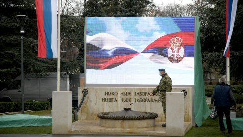 ПОСЛЕДЊЕ ПРИПРЕМЕ ПРЕД ДОЛАЗАК ЛАВРОВА: Гардисти вежбају за церемонију паљења Вечне ватре (ВИДЕО) ПОСЛЕДЊЕ ПРИПРЕМЕ ПРЕД ДОЛАЗАК ЛАВРОВА: Гардисти вежбају за церемонију паљења Вечне ватре (ВИДЕО)