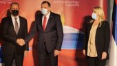 ЛАВРОВ СТИГАО У ИСТОЧНО САРАЈЕВО: Сусрет са Додиком и Цвијановићевом ЛАВРОВ СТИГАО У ИСТОЧНО САРАЈЕВО: Сусрет са Додиком и Цвијановићевом