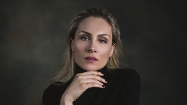 ТАНГО ЗА ГОРАНА: Јелена Гавиловић уз гитару извела песму из Балкан експреса ТАНГО ЗА ГОРАНА: Јелена Гавиловић уз гитару извела песму из Балкан експреса